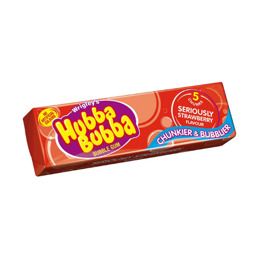 Packaging of Hubba Bubba strawberry flavored gum, indicating the flavor and weight of 35g.